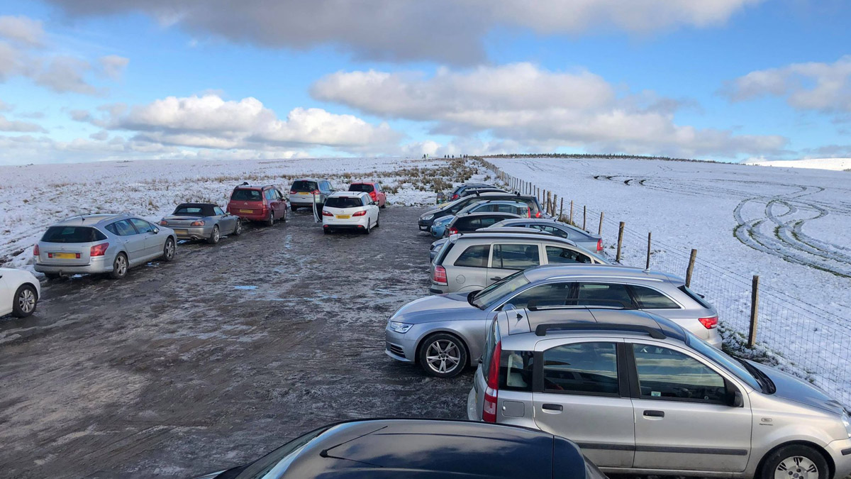 Cars parked at Bwlch Gwynt following snow