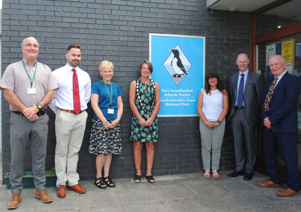 The 6 new Pembrokeshire Coast National Park Authority Members are pictured with the new Chair, Cllr Di Clements and Chief Executive Tegryn Jones.